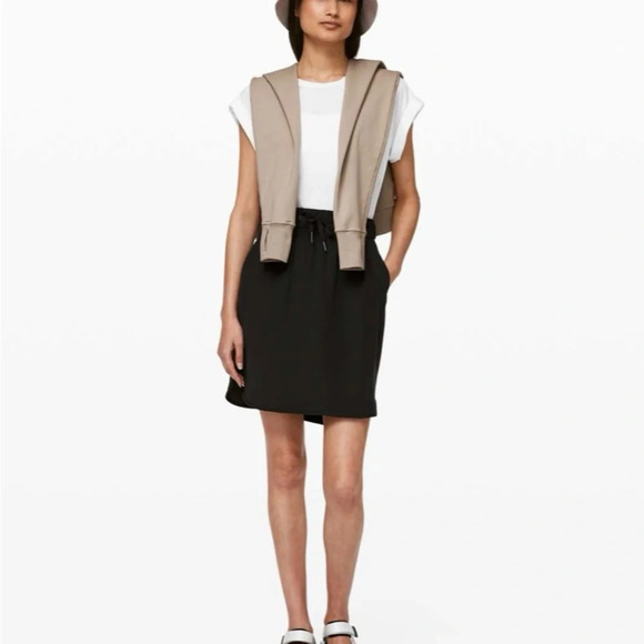 Lululemon sz 6 On The Fly Skirt *Woven Black pockets tie and elastic waist VGUC - Picture 3 of 13